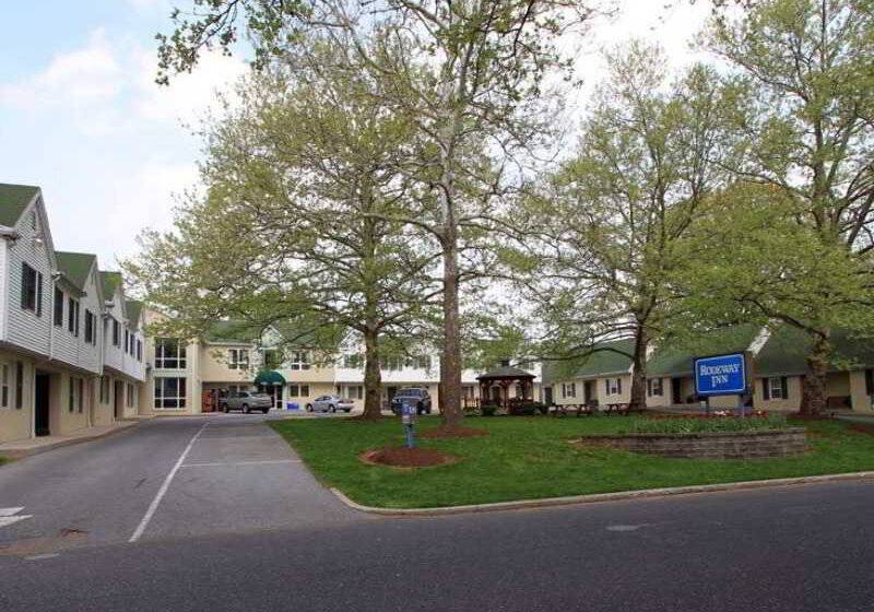 Отель Rodeway Inn & Suites Hershey