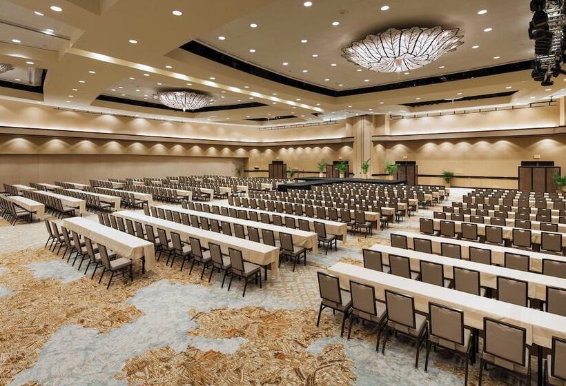 בית מלון כפרי Sheraton Waikiki Beach Resort