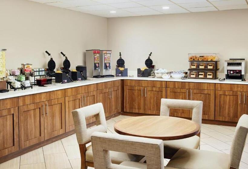 Отель Staybridge Suites Orlando Royale Parc Suites, An Ihg