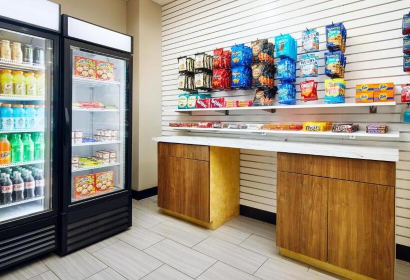 Отель Staybridge Suites Orlando Royale Parc Suites, An Ihg