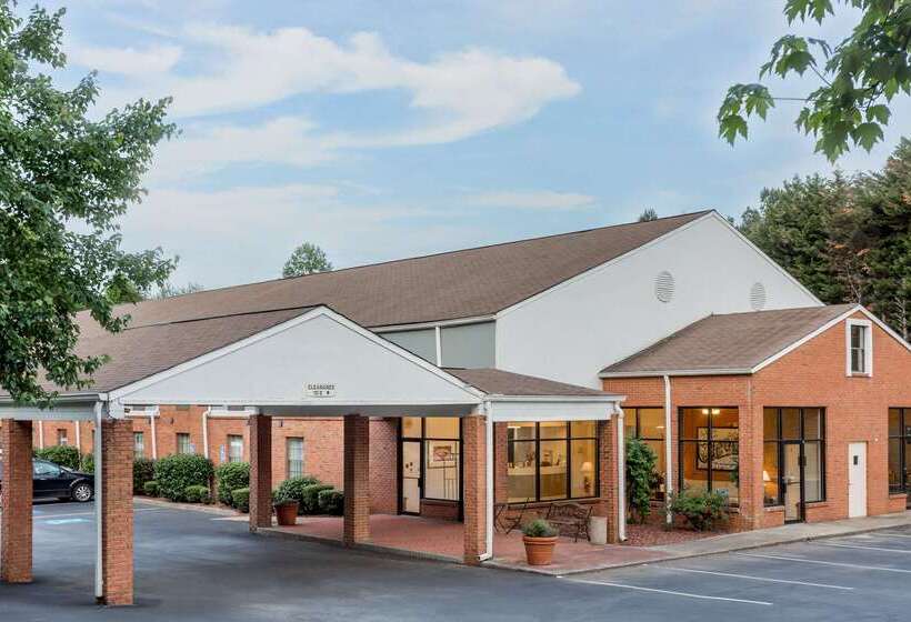 فندق Quality Inn