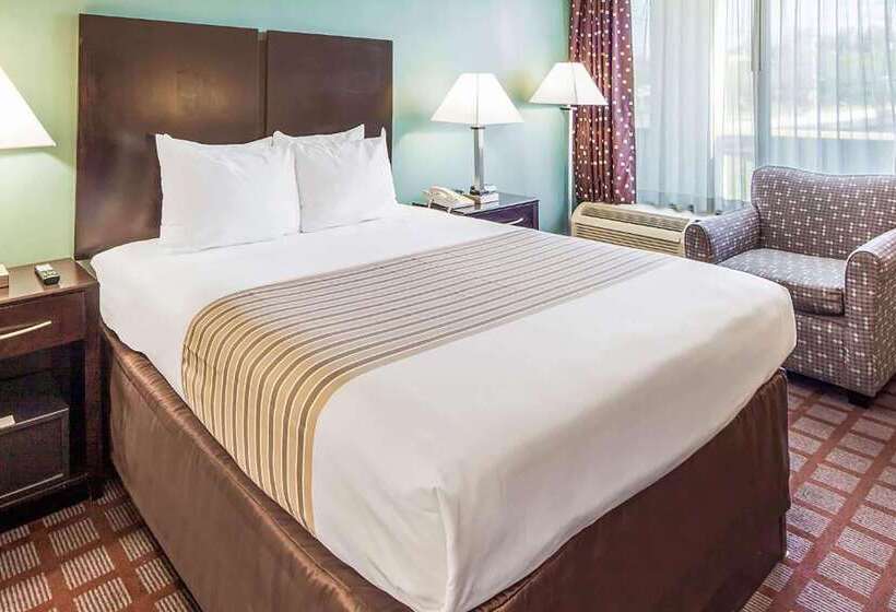 فندق Super 8 By Wyndham Meadowlands