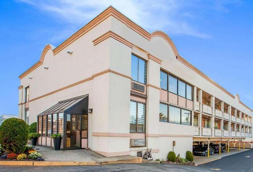 فندق Super 8 By Wyndham Meadowlands