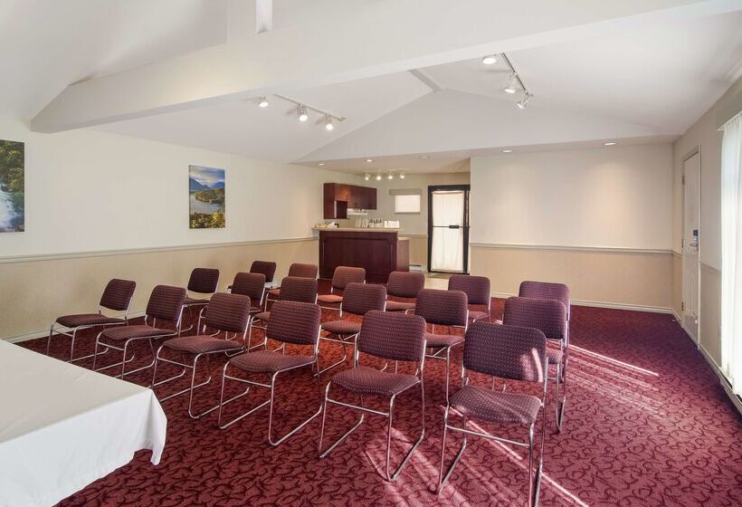 Surestay Hotel By Best Western North Vancouver Capilano