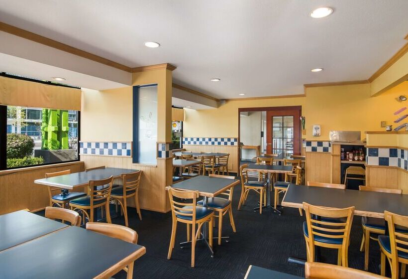 Surestay Hotel By Best Western North Vancouver Capilano