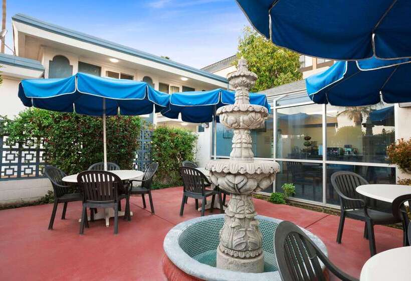 فندق Travelodge By Wyndham Bakersfield