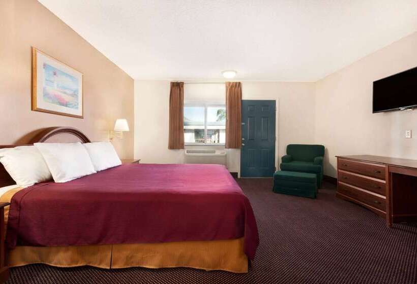 فندق Travelodge By Wyndham Bakersfield