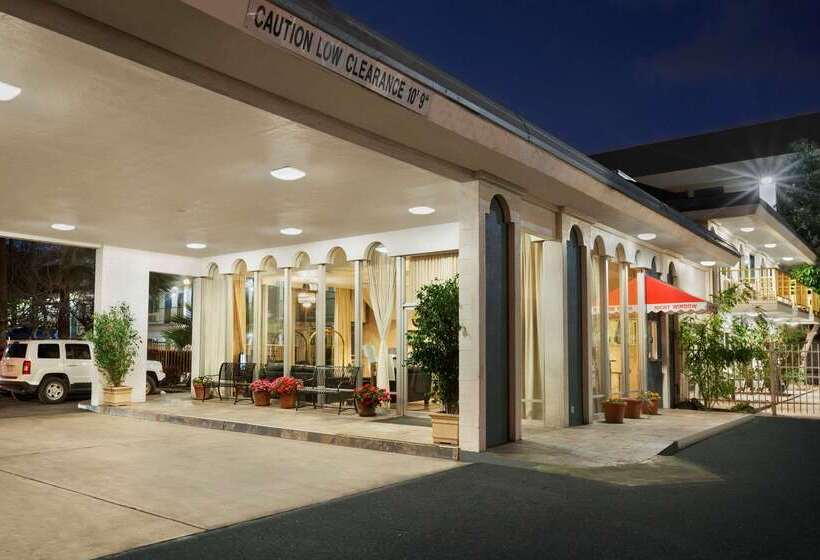 فندق Travelodge By Wyndham Bakersfield