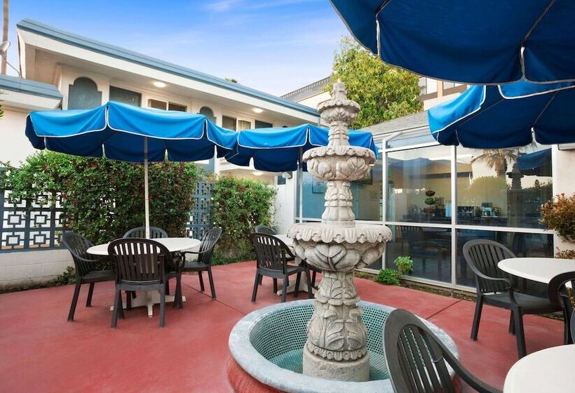 فندق Travelodge By Wyndham Bakersfield