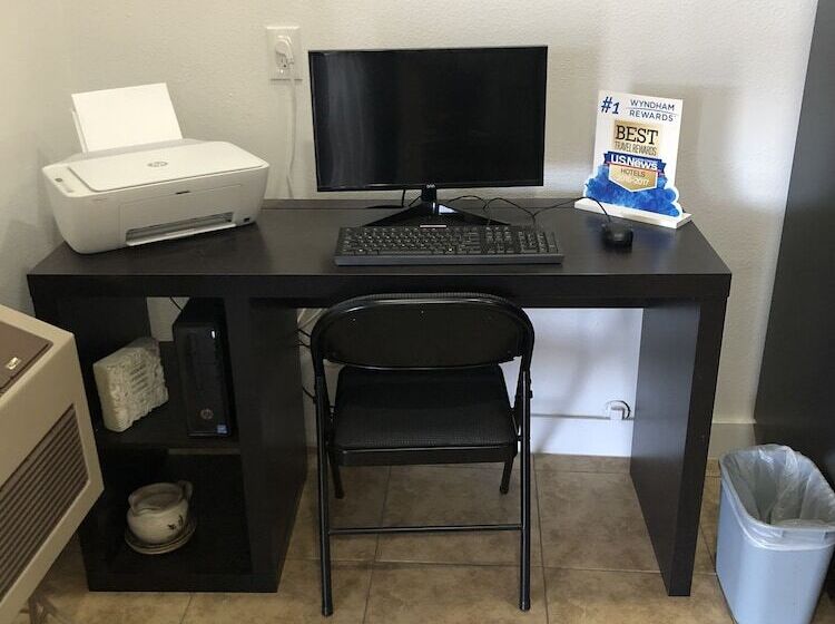 ホテル Travelodge By Wyndham Elko Nv