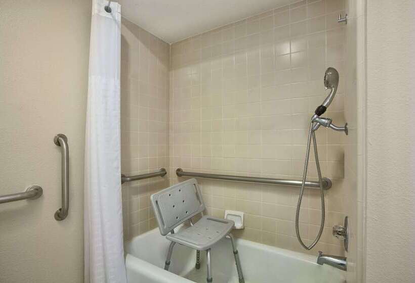 فندق Travelodge By Wyndham Lemoore Near Naval Air Station