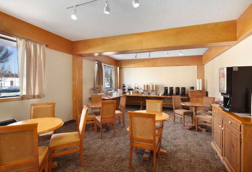 هتل Travelodge By Wyndham Thunder Bay On