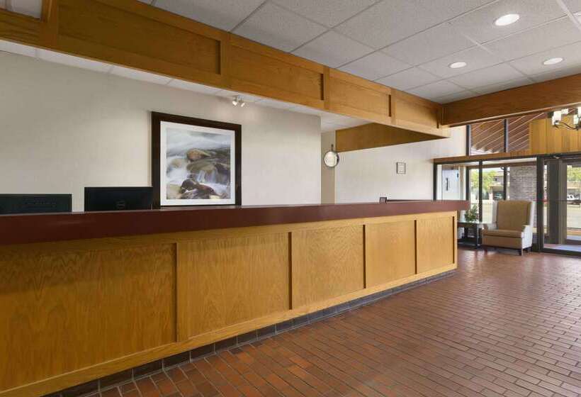 فندق Travelodge By Wyndham Thunder Bay On