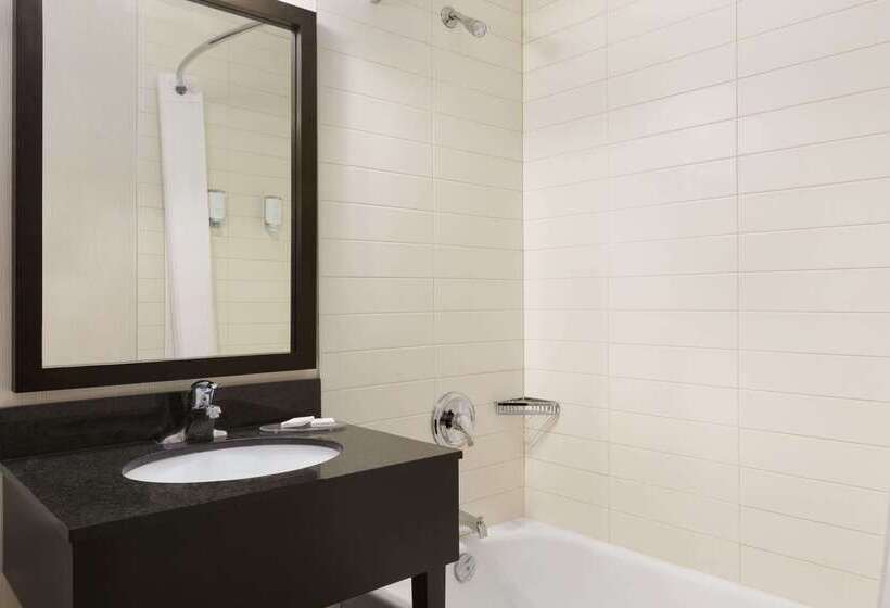 فندق Travelodge By Wyndham Thunder Bay On