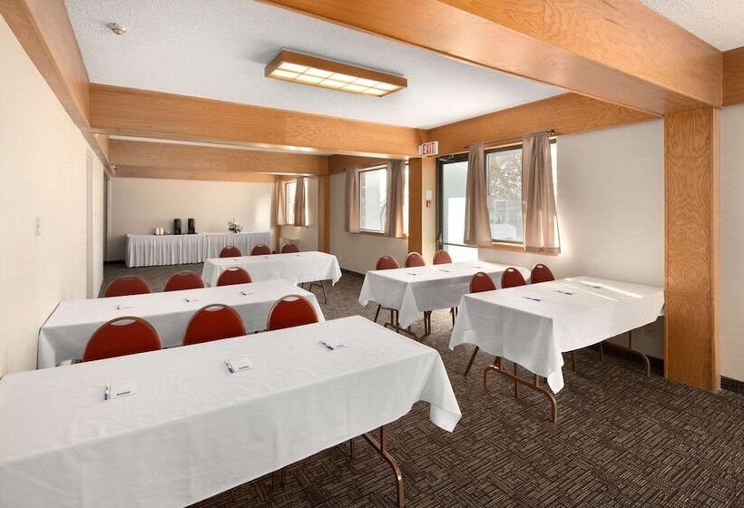 فندق Travelodge By Wyndham Thunder Bay On