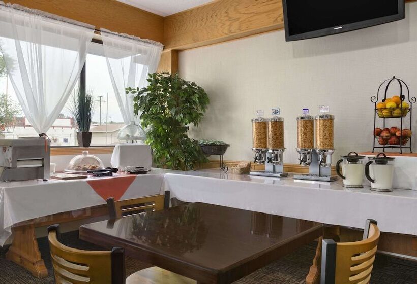 هتل Travelodge By Wyndham Thunder Bay On