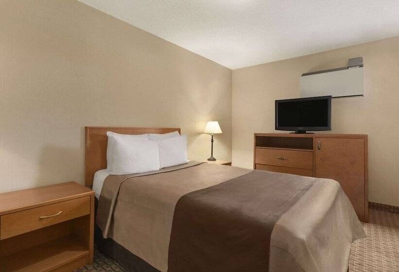 هتل Travelodge By Wyndham Thunder Bay On