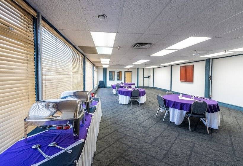 Sternwheeler Hotel And Conference Centre