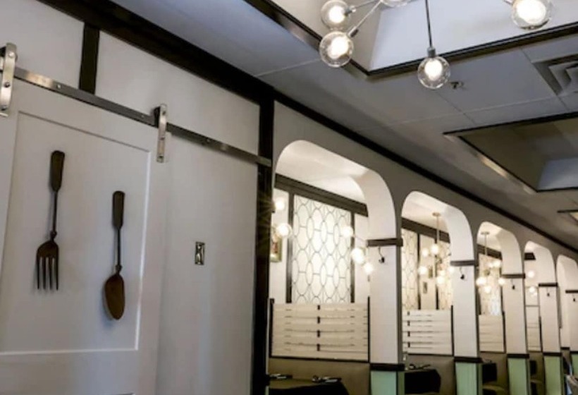 Sternwheeler Hotel And Conference Centre