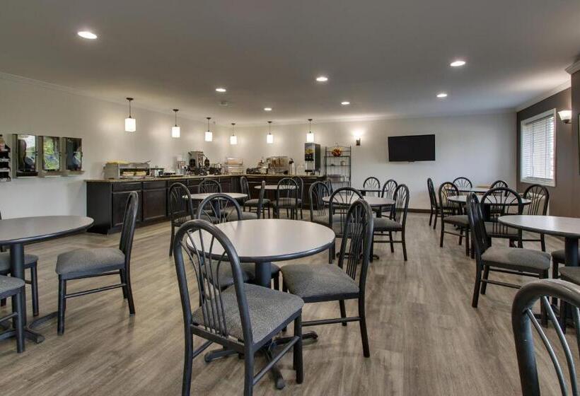 בית מלון כפרי Wingfield Inn & Suites