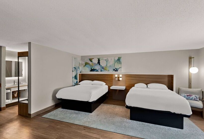 هتل Wyndham Garden Ankeny