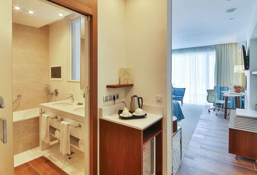 Maritim Paradise Blue Hotel & Spa
