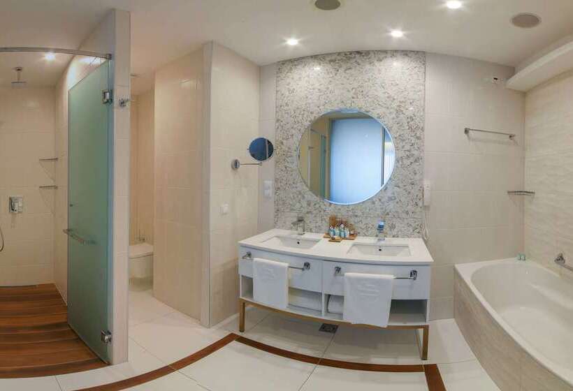 Maritim Paradise Blue Hotel & Spa