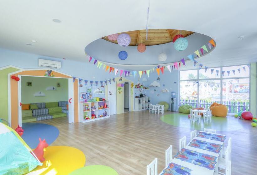 Maritim Paradise Blue Hotel & Spa