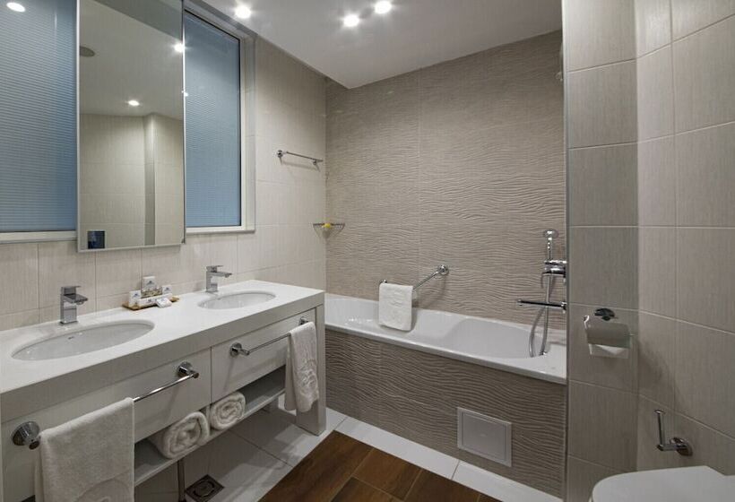 Maritim Paradise Blue Hotel & Spa