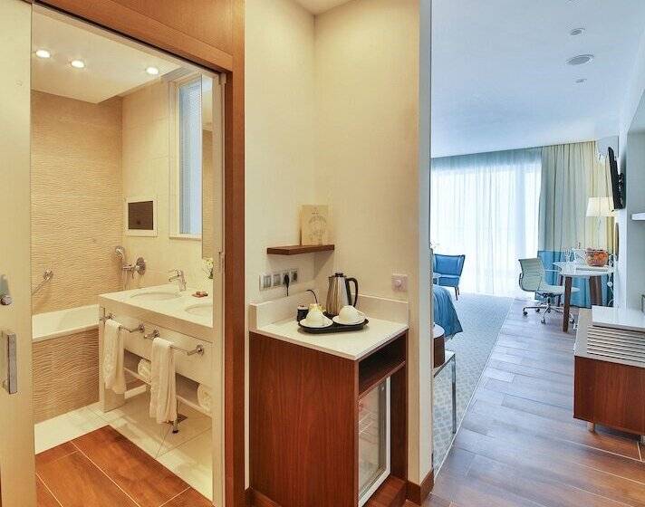 Maritim Paradise Blue Hotel & Spa