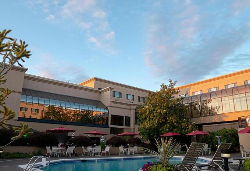 Monarch Hotel & Conference Center