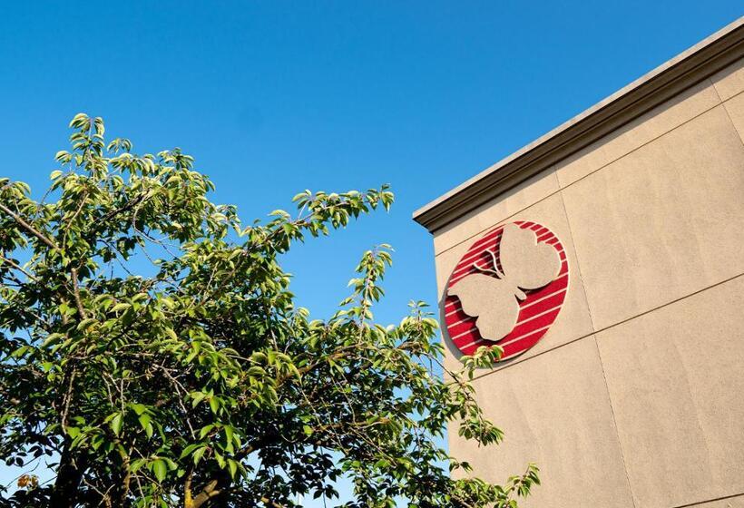 Monarch Hotel & Conference Center