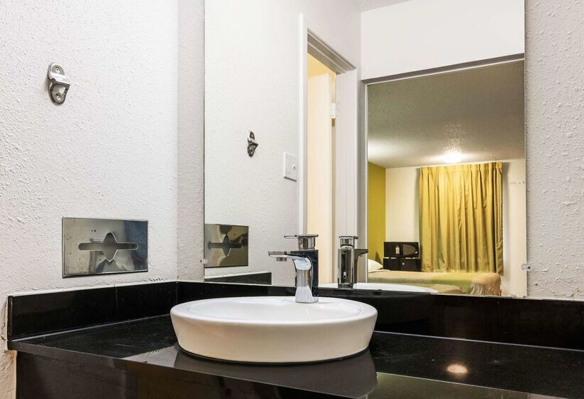 Motel 6 Alexandria, La  South