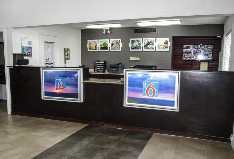 Motel 6 Alexandria, La  South