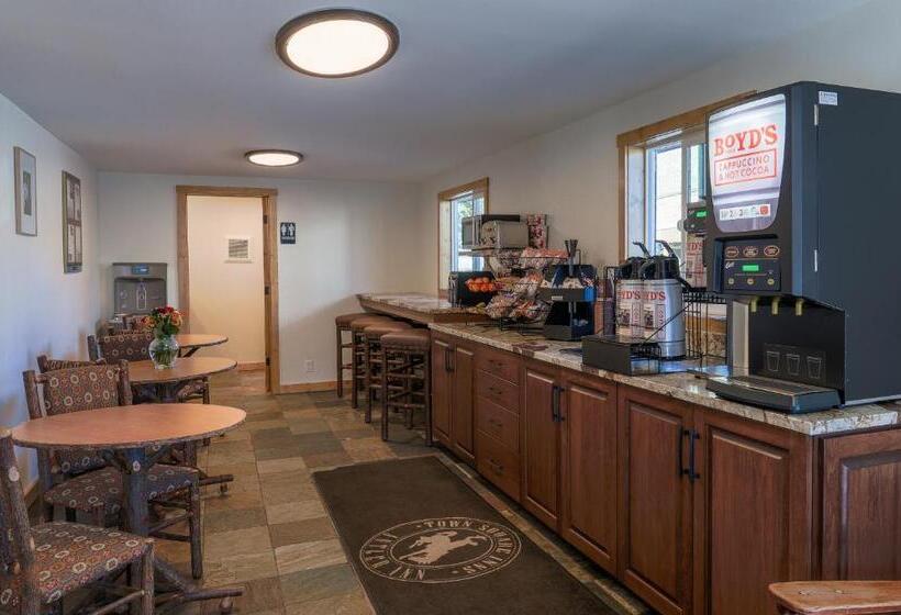 فندق على الطريق Antler Inn