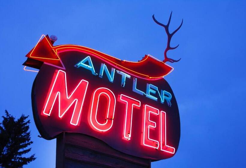 فندق على الطريق Antler Inn