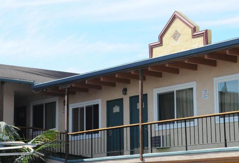 モーテル Sandyland Reef Inn