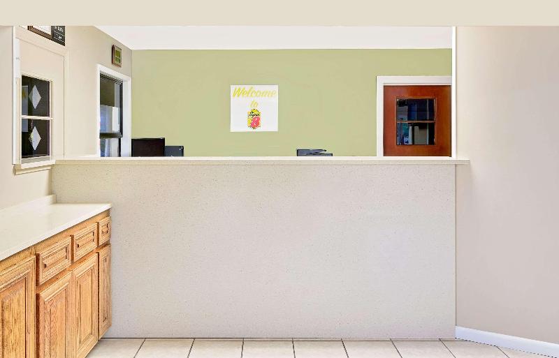 مُتل Super 8 By Wyndham Laurel