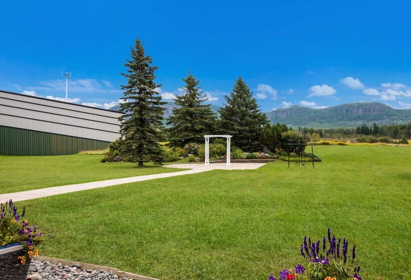 استراحتگاه Best Western Plus Norwester Hotel & Conference Centre