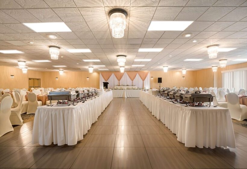 استراحتگاه Best Western Plus Norwester Hotel & Conference Centre