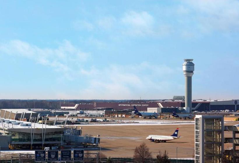 בית מלון כפרי Sheraton Cleveland Airport