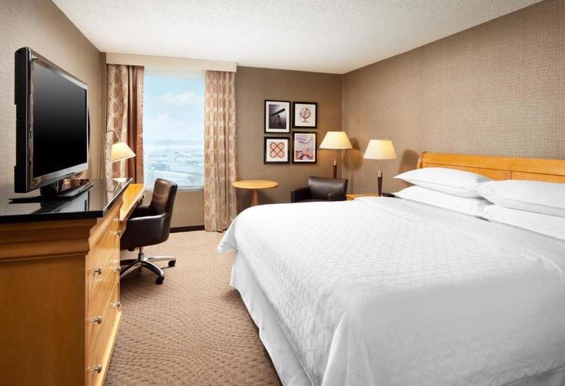 בית מלון כפרי Sheraton Cleveland Airport