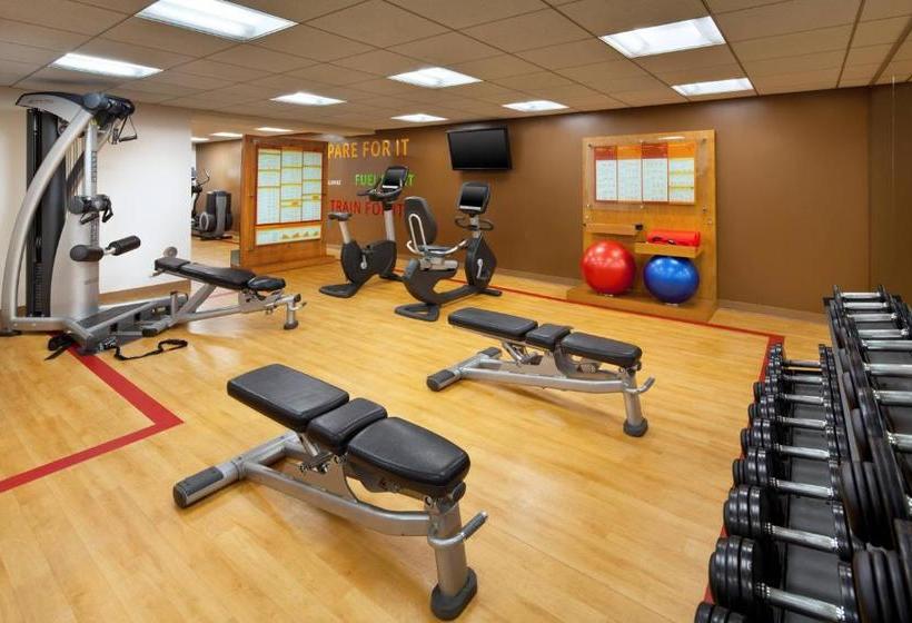 בית מלון כפרי Sheraton Cleveland Airport