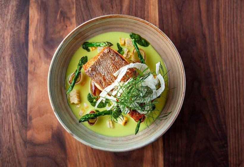 Delta Hotels By Marriott Victoria Ocean Pointe Resort