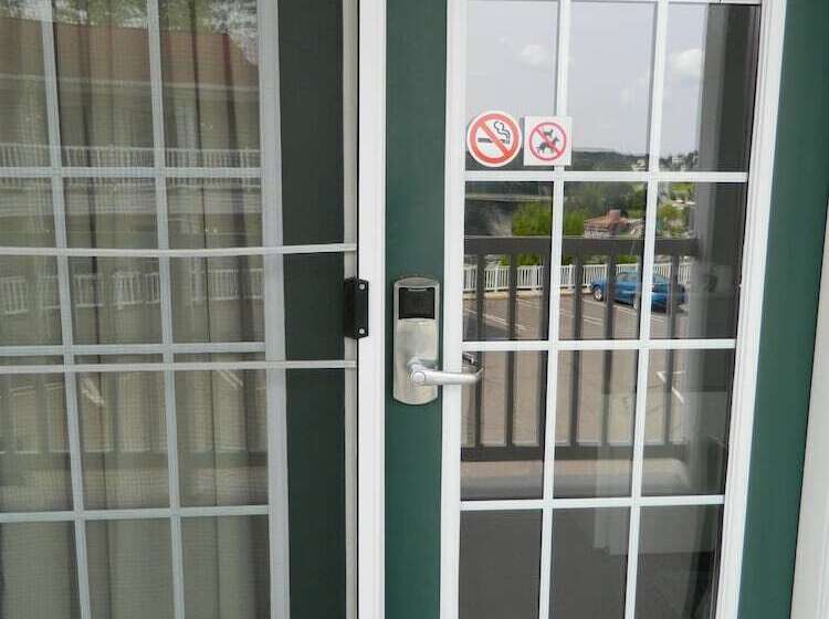 Hilltop Motel & Restaurant