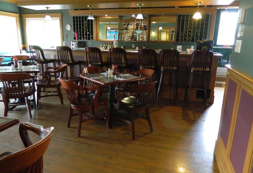 Hilltop Motel & Restaurant