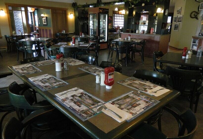 Hilltop Motel & Restaurant