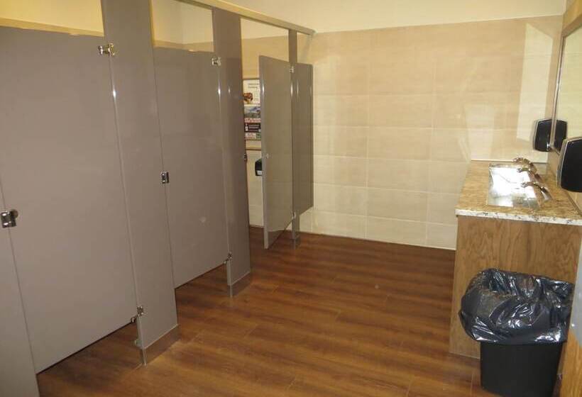 فندق Airport Motor Inn