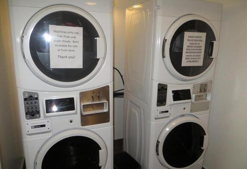 فندق Airport Motor Inn