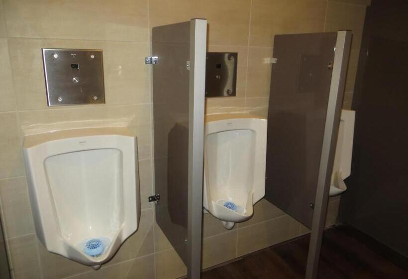 فندق Airport Motor Inn